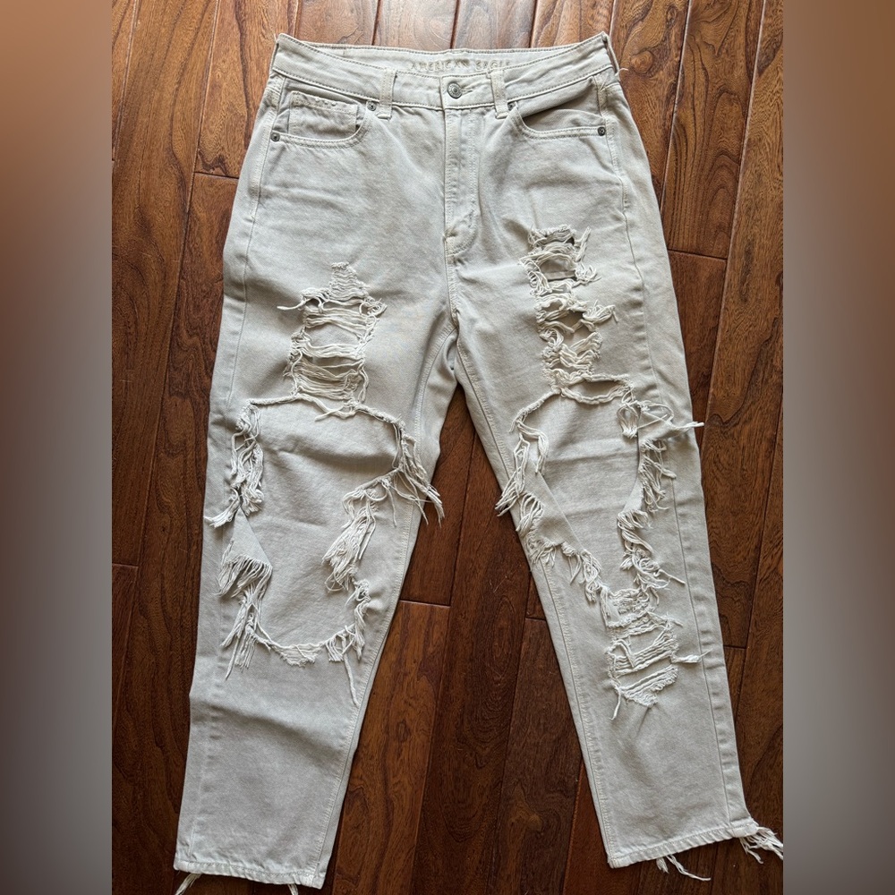 American Eagle ripped mom jean size 8 Regular